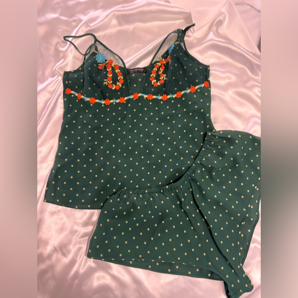 New La Perla Green Polka Dot Pajama Set with Floral Accents - Picture 2 of 9
